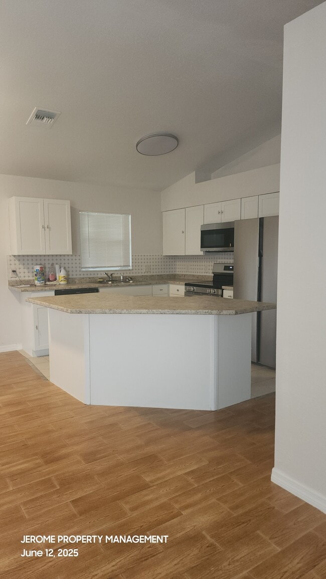 Building Photo - 2714 69th St W