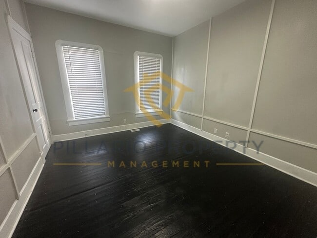 Building Photo - Charming 2-Bedroom Home with Modern Finish...