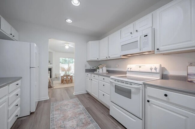 Building Photo - Available now. Great 2 BR/2 BA PARTIALLY FURNISHED Home in Meridian Place!