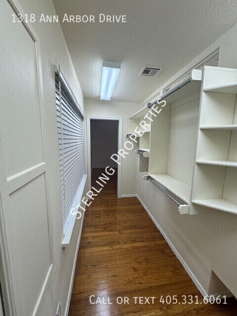 Building Photo - 1318 Ann Arbor Dr