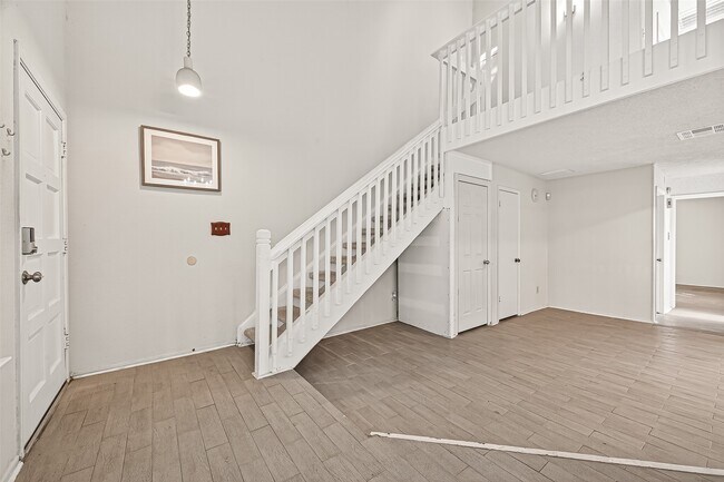 Building Photo - 13040 Greenway Chase Ct