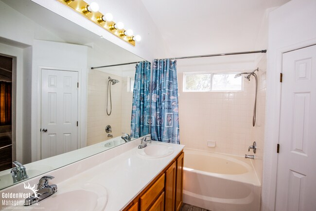 Building Photo - Beautifully Updated 3Bdm 2Ba Home near Sil...
