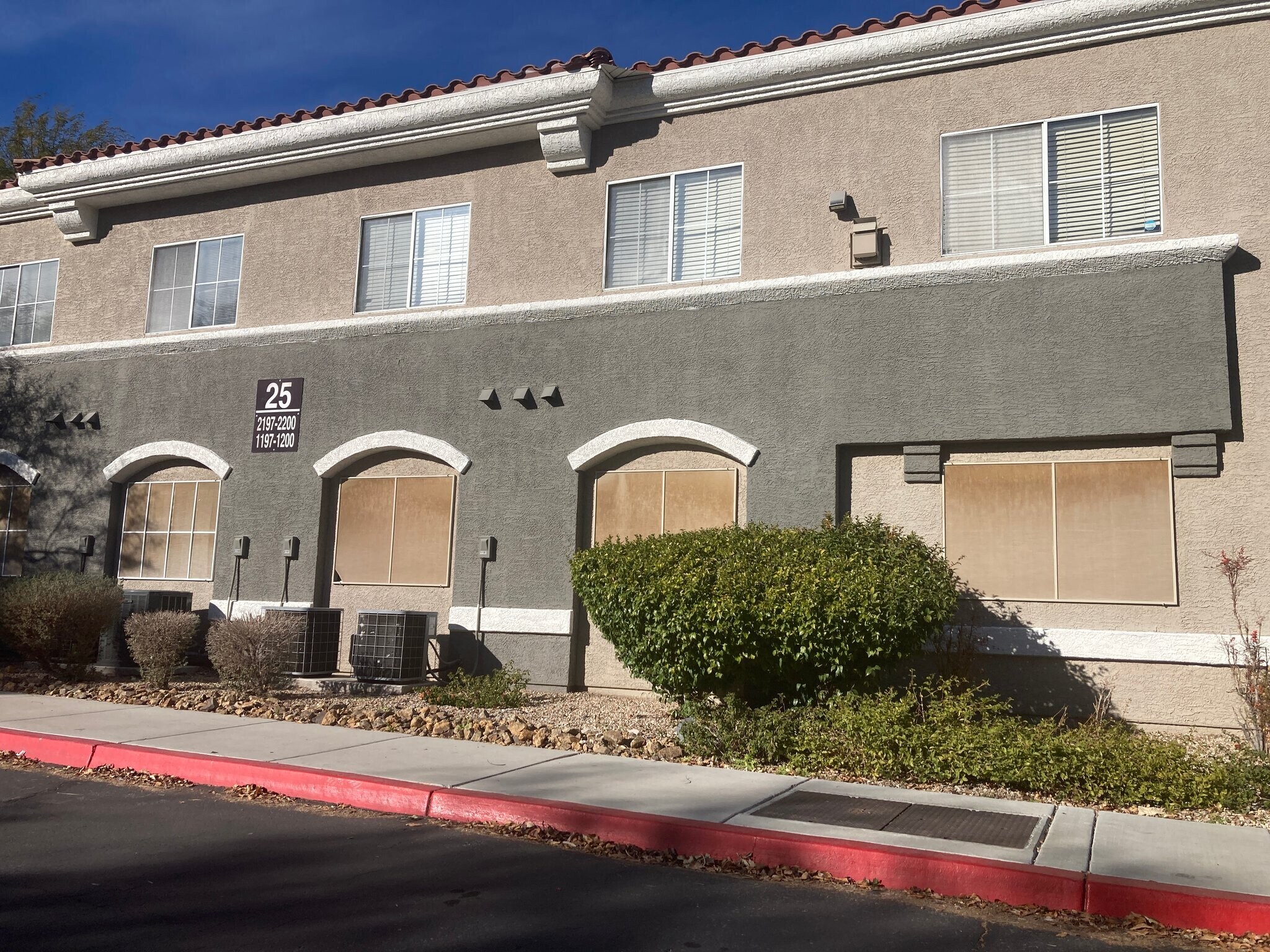 Building Photo - 10245 S Maryland Pkwy