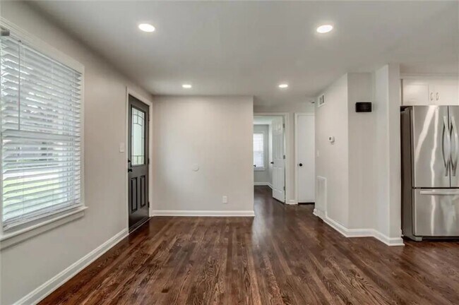 Building Photo - Lowell Avenue