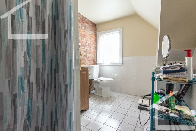 Building Photo - Amazing 5 bed 3 bath in Brighton.... Don't miss out!!