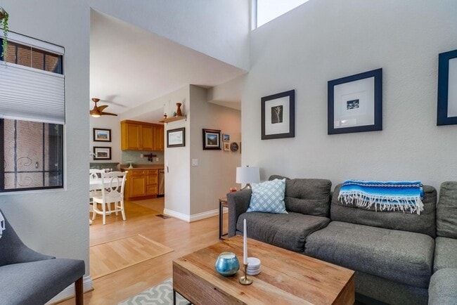 Building Photo - Stunning 2 bed 2 bath top floor condo in gated community with 2 covered parking spaces!
