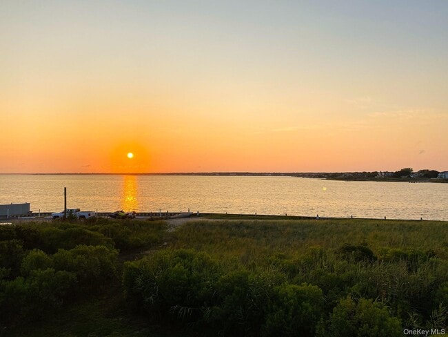 Building Photo - 274 Dune Rd