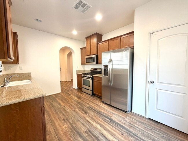 Building Photo - Stylish 2-Bedroom Living with Community Amenities