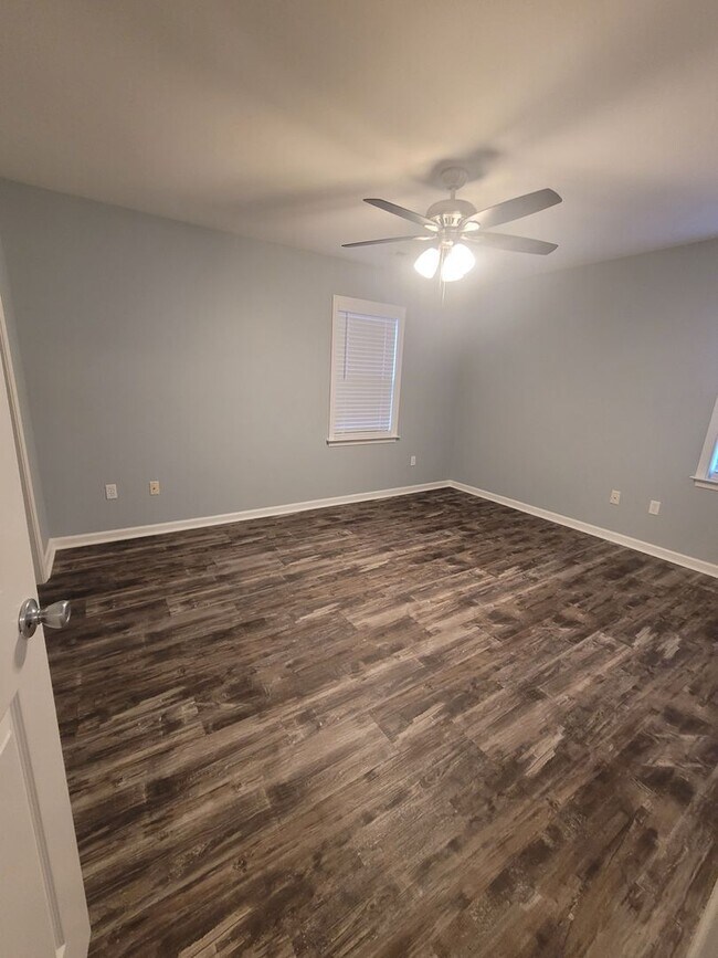 Building Photo - G5132-B