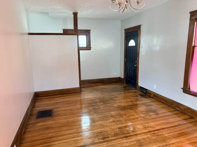 Building Photo - Full Remodeled Home