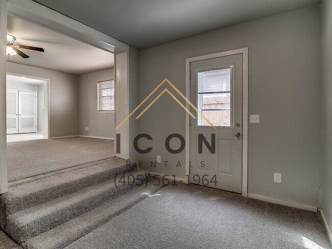 Building Photo - 2513 SW 69th St