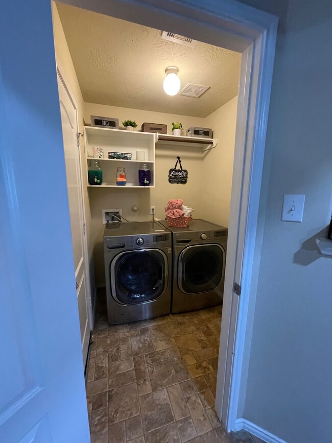 Washer Dryer Area - 1939 Manor Dr