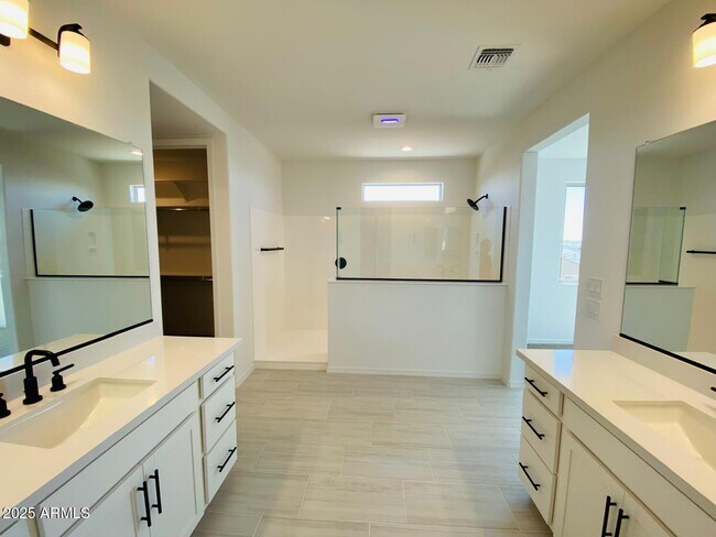 Building Photo - 9025 W Denton Ln