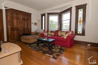 Building Photo - 9/1 Spacious 3BR near Oak Sq/Brighton Cent...