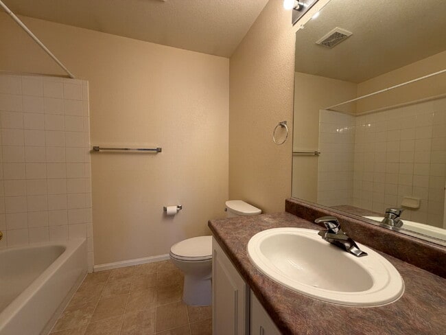 Building Photo - ~Available Now~ Beautiful Home in cul-de-sac with Open Floor Plan, Spacious Loft & Private Fenced...