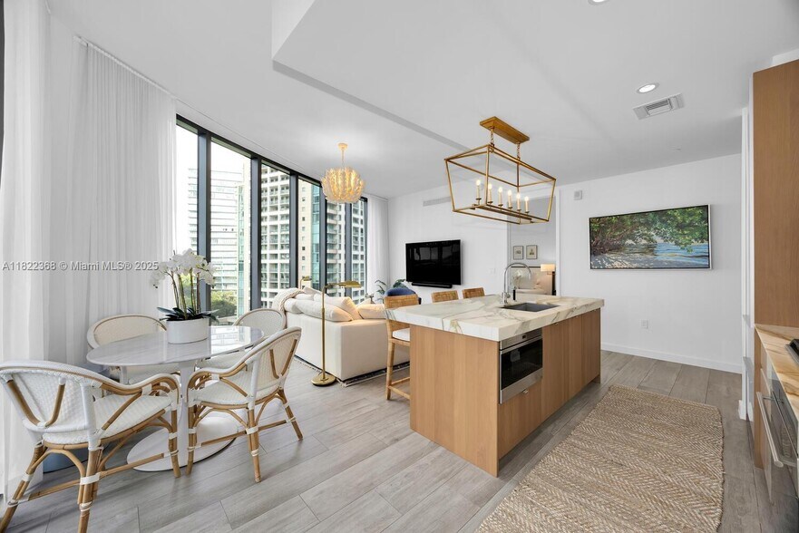 Building Photo - 2831 S Bayshore Dr