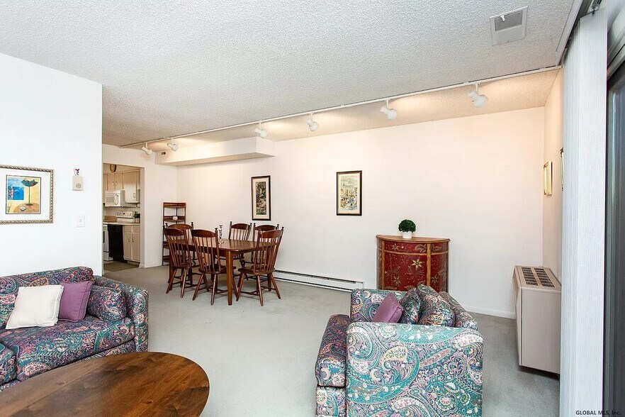 Building Photo - 82 Crestwood Ter