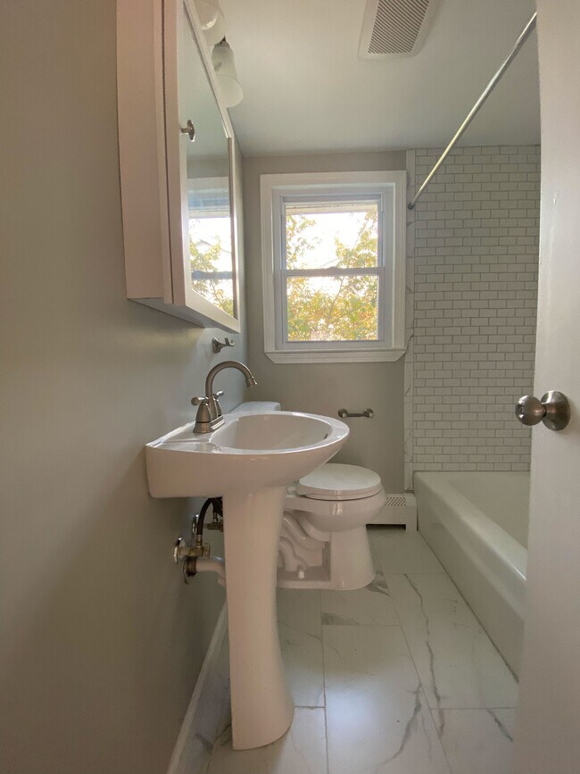 Bathroom - 31 Chapel St