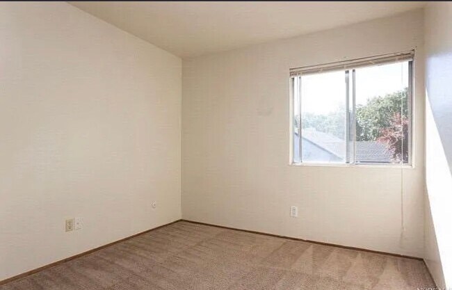 Building Photo - 5059 Charmian Dr