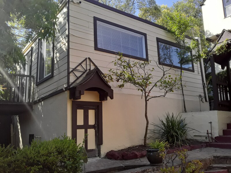 Building Photo - 6040 Buena Ventura Ave