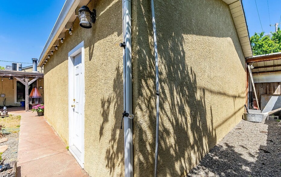 Building Photo - 1034 Caldwell Ave