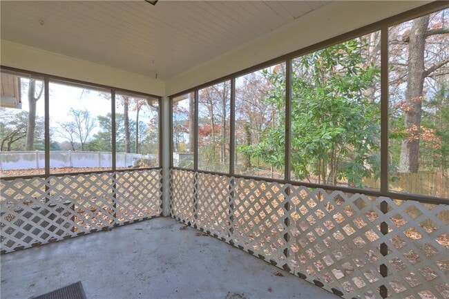 Building Photo - 4611 City View Dr