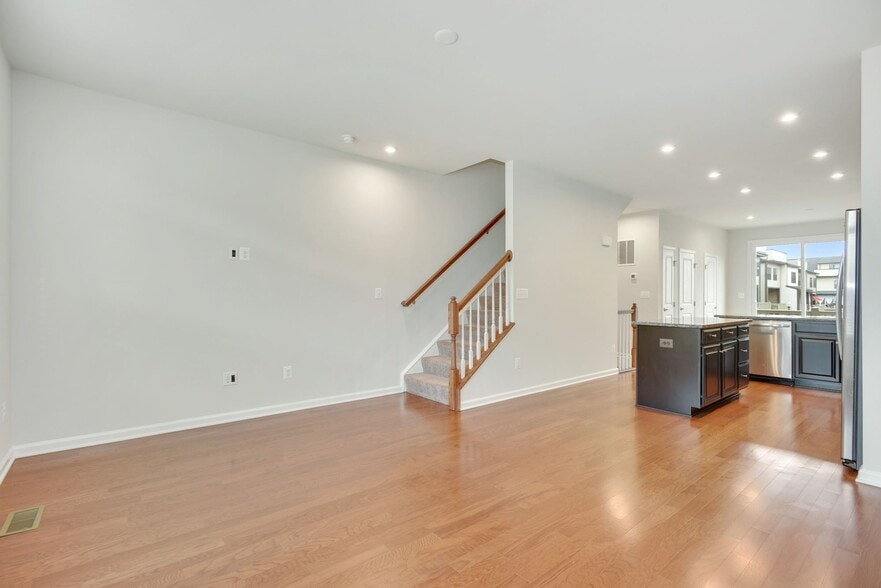 Building Photo - 43501 Apple Orch Sq