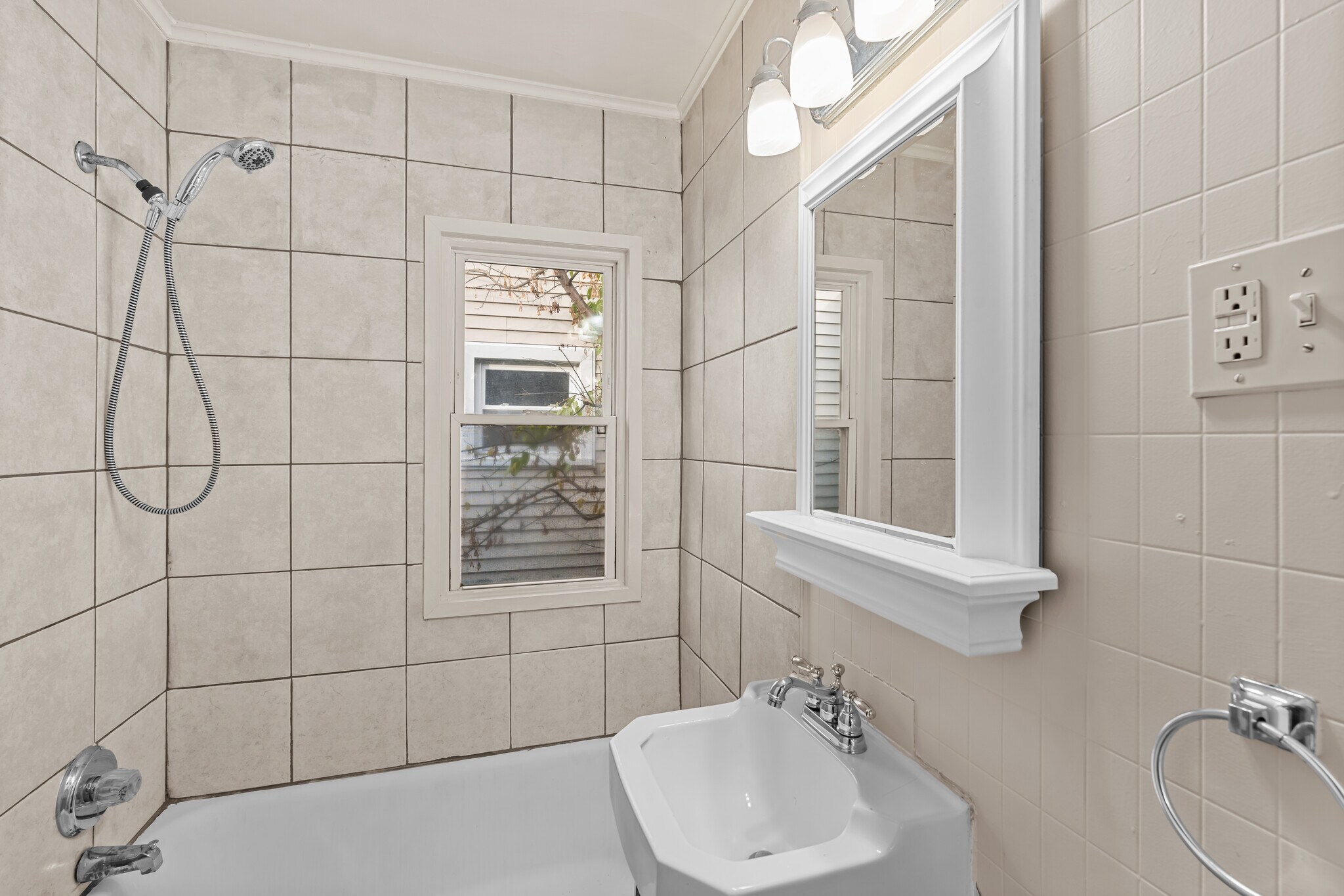 Building Photo - 1005 Woodsdale Ave