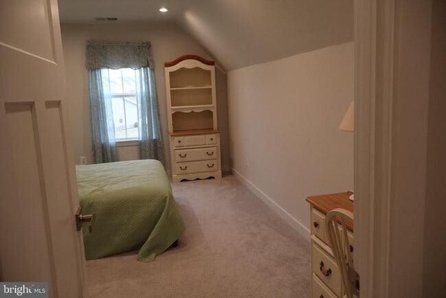 Building Photo - 659 Thomas Penn Dr