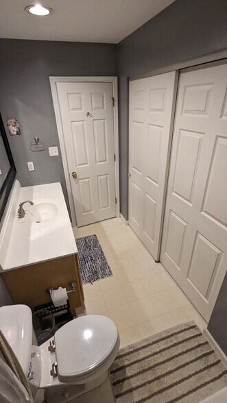 Building Photo - 2562 Creve Coeur Dr