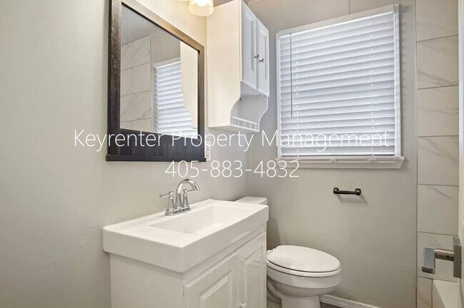 Building Photo - 3937 SW 27th Pl