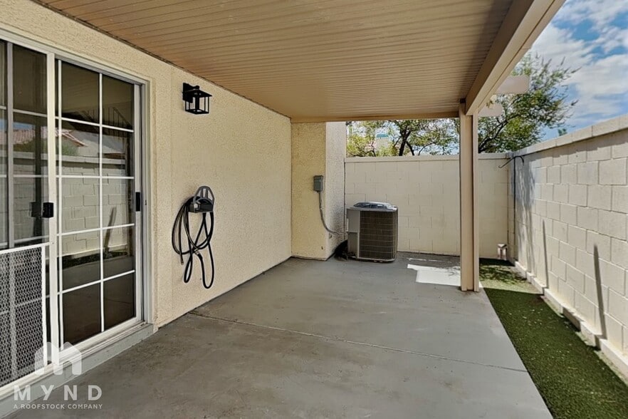 Building Photo - 8042 Laurena Ave