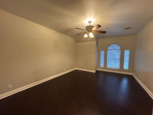 Building Photo - In Converse Texas 4 Bedroom 2 Bath Plus 2 ...