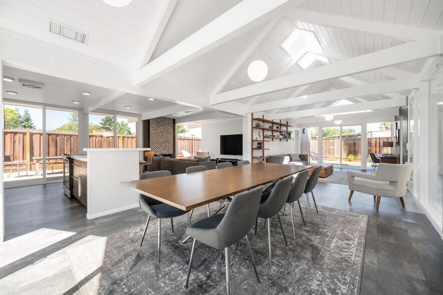 Building Photo - 4131 Phoenix St