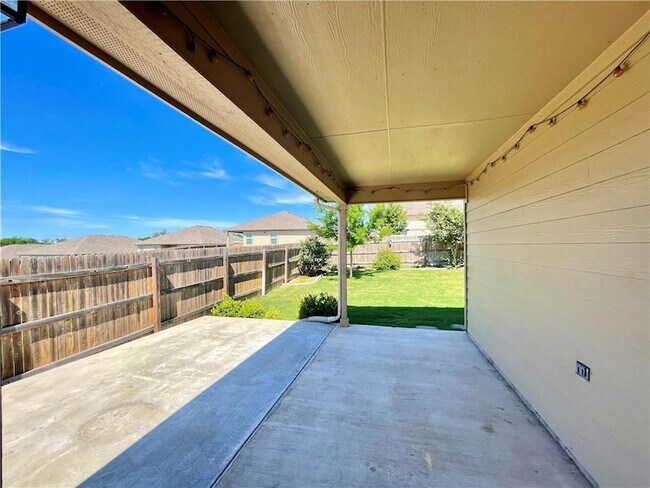 Building Photo - 115 Leona River Trl