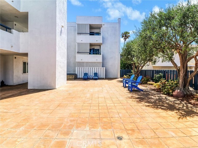 Building Photo - 1201 S Catalina Ave