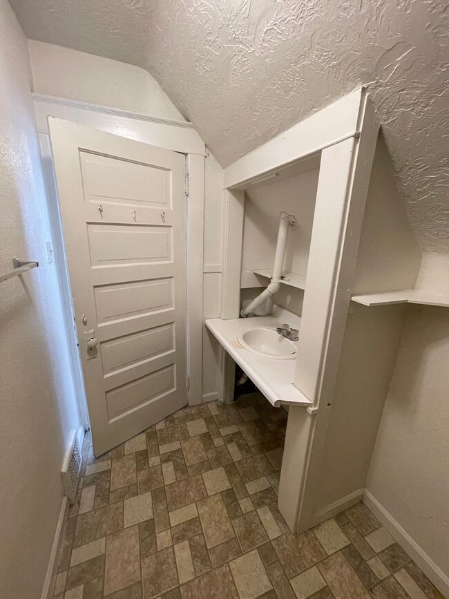 Building Photo - (1532 9th Ave)