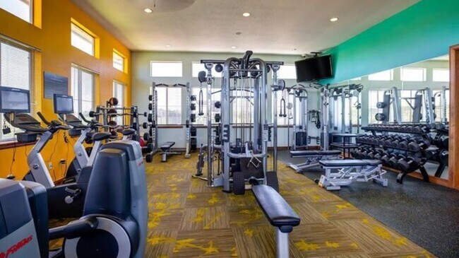 Building Photo - 550 Viridian Dr