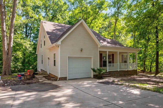 Building Photo - 305 Dearing Dr