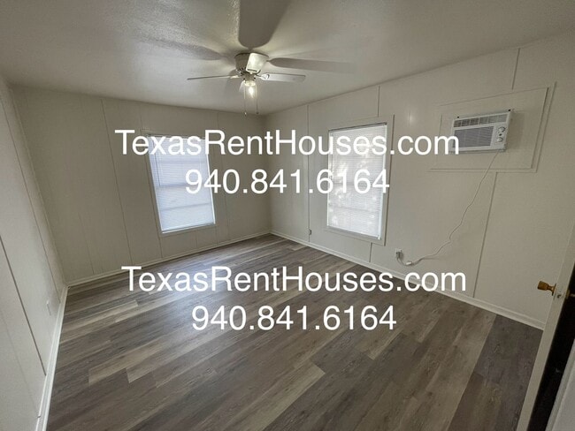 Building Photo - $750 Rent for a Cute Cozy Home!!!