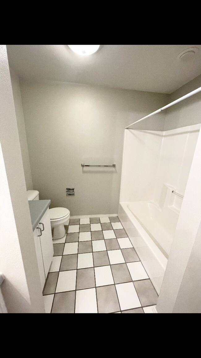 Building Photo - 2457 N Lynndale Dr