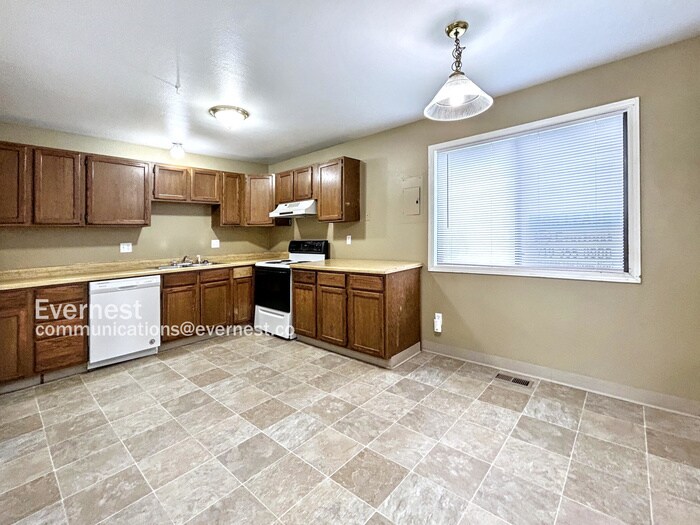Building Photo - 1185 Mazatlan Cir