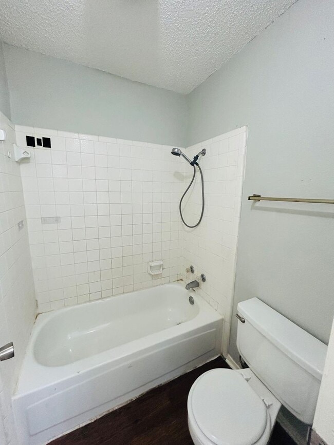 Building Photo - 324 Mill Creek Cir