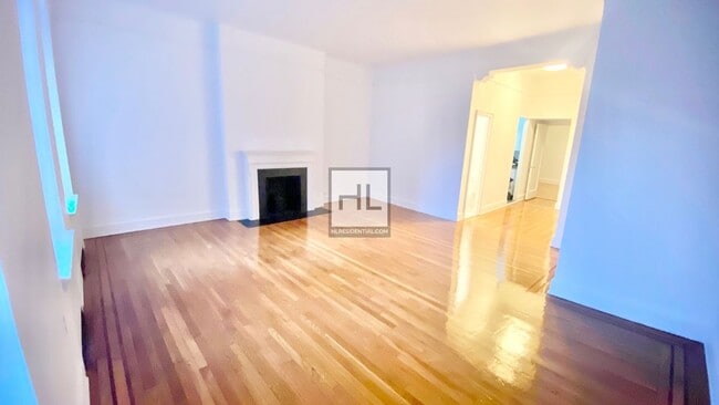 Building Photo - 104 E 81st St