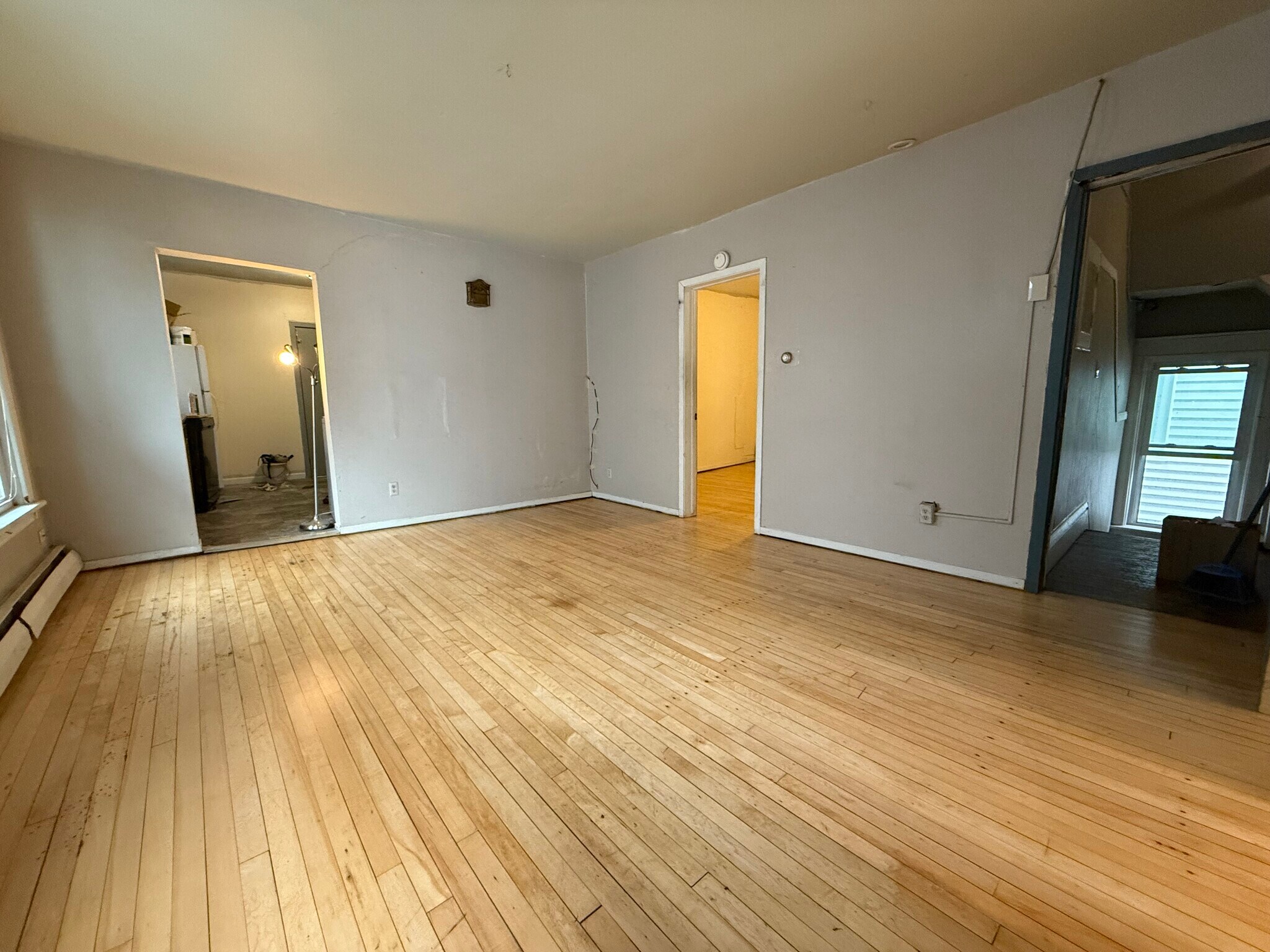 Building Photo - 403 E Johnson St