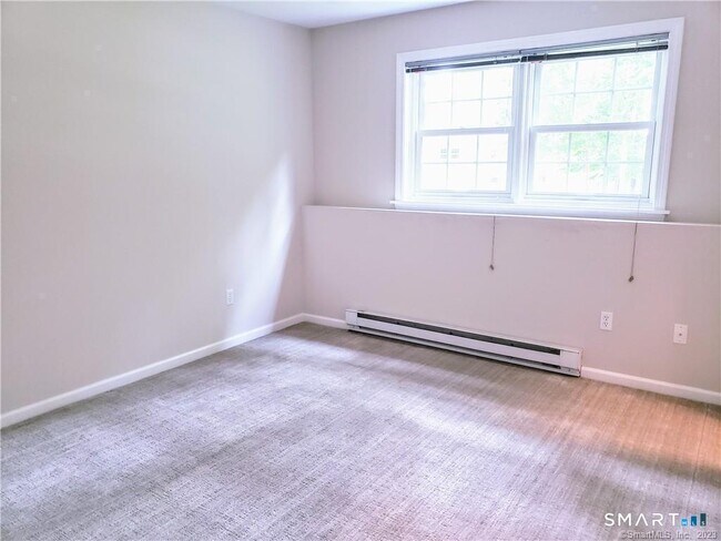 Building Photo - 10 Brantwood Dr