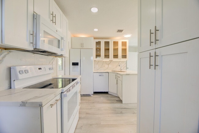 Building Photo - 1317 SW 31st St