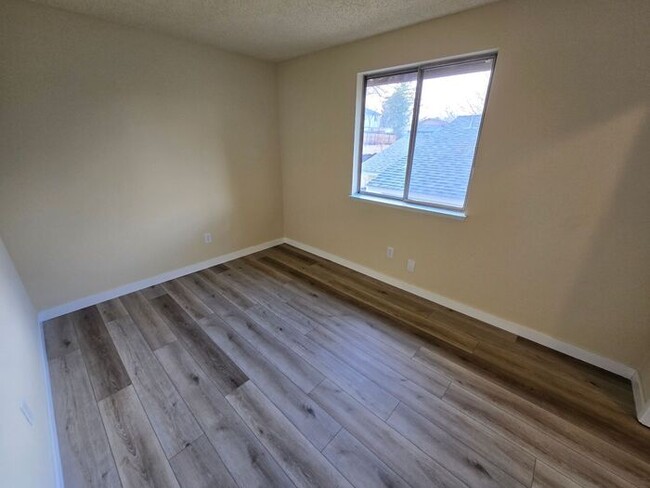 Building Photo - Move-In Ready! Updated 3-Bedroom Home in N...