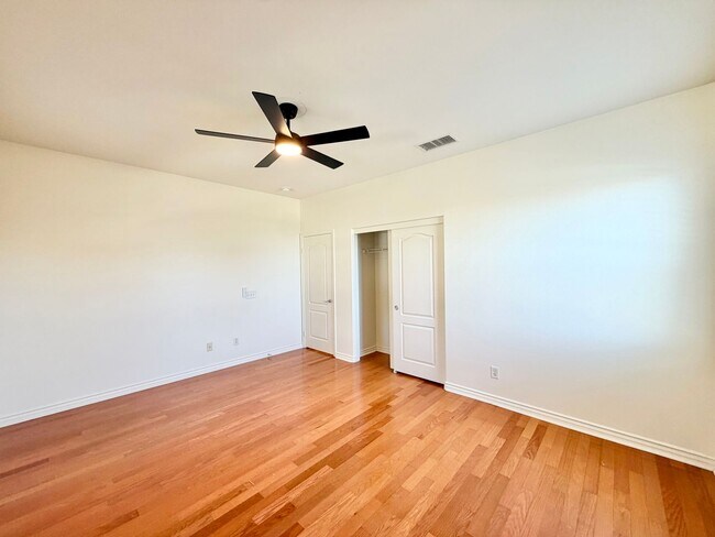 Building Photo - Blackmore Ranch Cul-de-Sac Home w/ Loft, 3-Car Tandem Garage & RV Parking