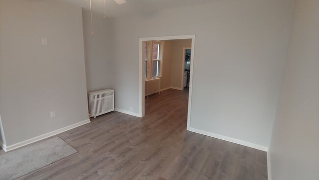 Building Photo - *Updated & Spacious 2BD/1BA First Floor apartment for rent in Mt. Washington*